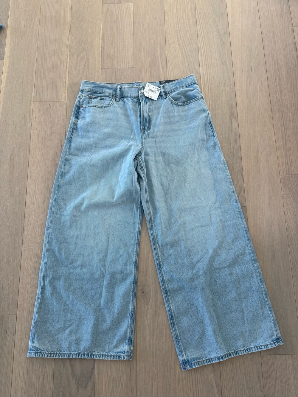 BRAND NEW WITH TAGS ON American Eagle Dreamy Drape Low Rise Wide Leg Jeans - Picture 2 of 5